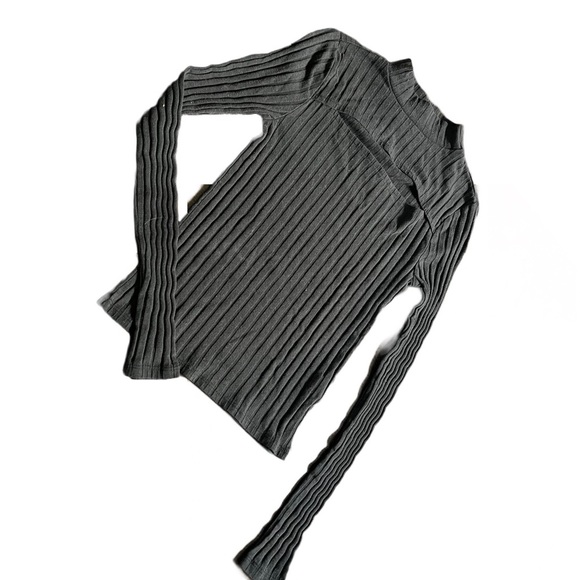 🌸FOREVER 21 BLACK MOCKNECK RIBBED LONG SLEEVE SWEATER WITH CUT OUT SIZE SMALL - Picture 2 of 5